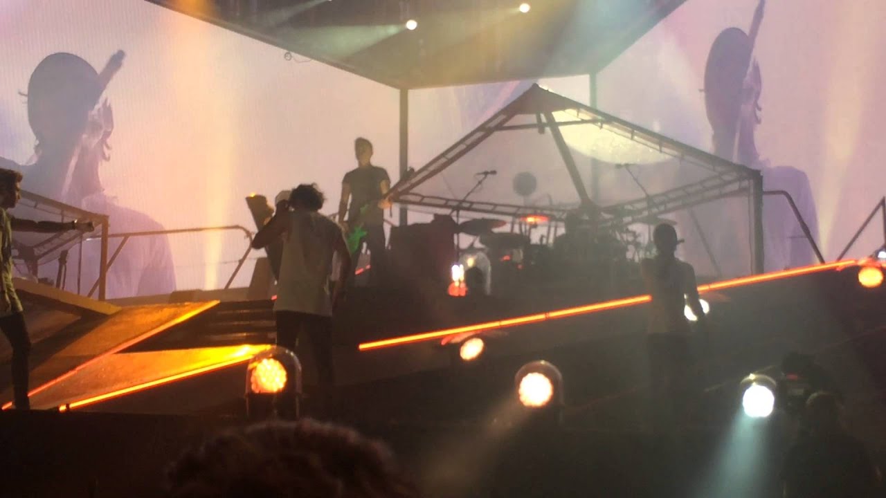 One Direction in Tampa (WWA Tour) - What Makes You Beautiful