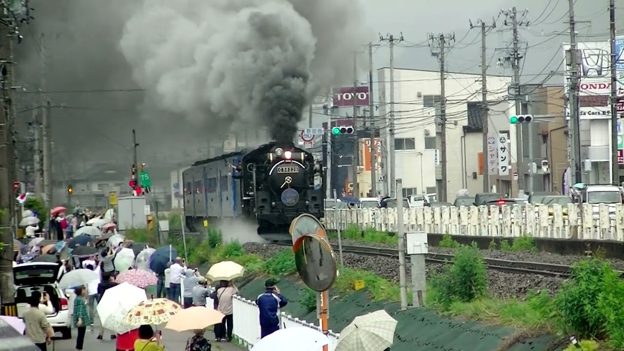 多くの沿線住民に見送られてSL銀河ラストラン