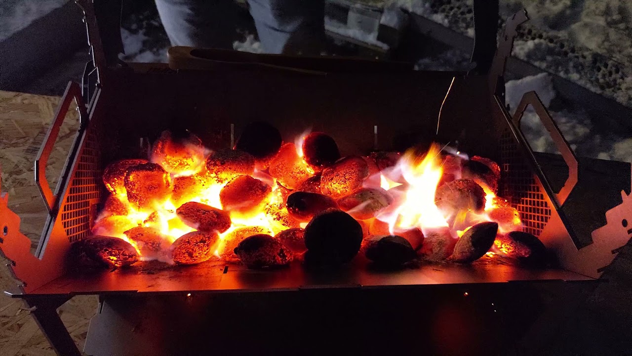 Den Flunder-Grill aufbauen: Basis, Höhenverstellung, Ablagebrett & Spieße. Steckgrill & Feuerschale