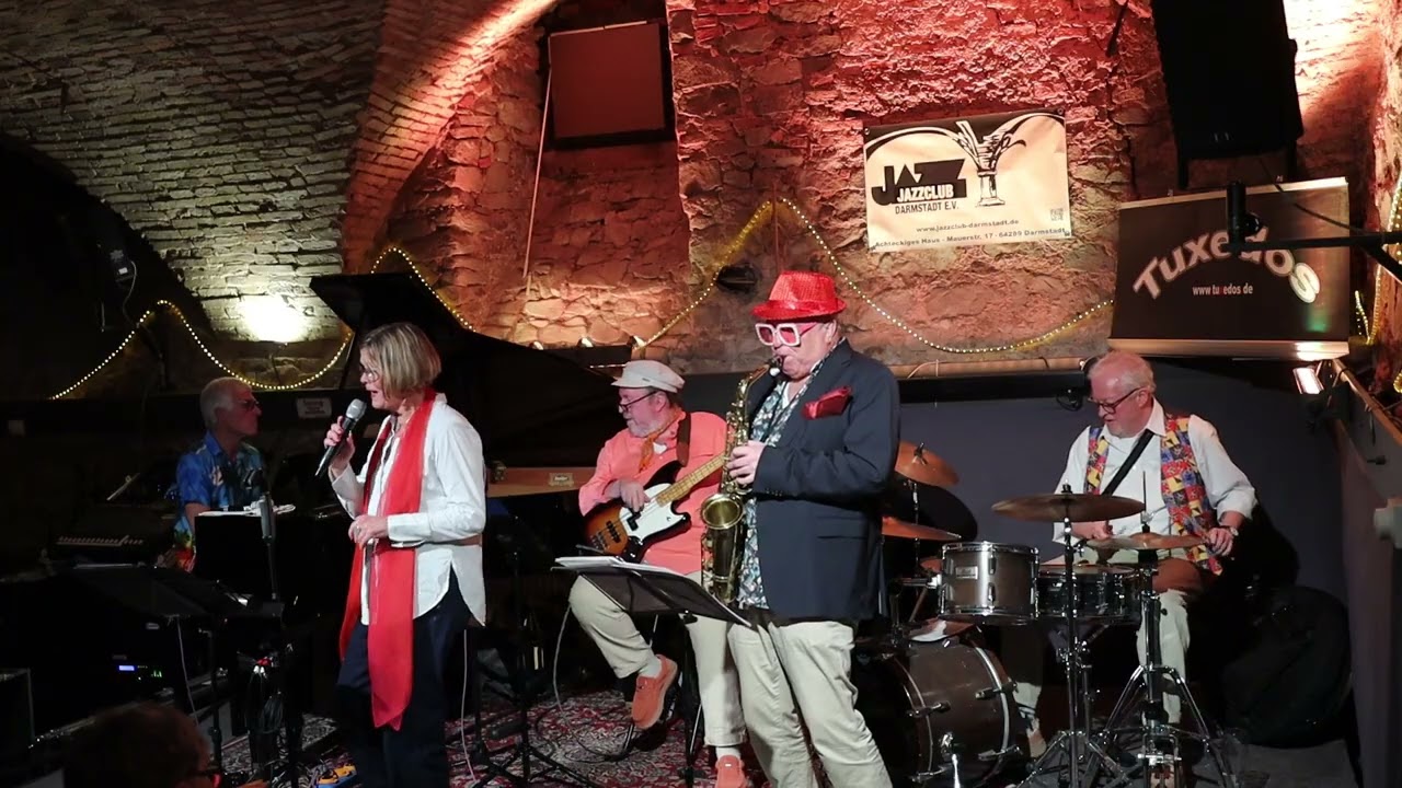 Jazzclub im 8-Eck Haus - Tuxedos go Latin - ST. THOMAS