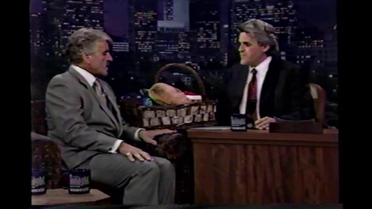 Деннис Фарина в программе «The Tonight Show», транслировавшейся 8 апреля 1997 года — theVHSfiles