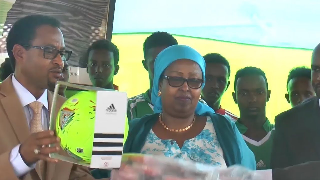 Jabuuti oo qalab Isboortiga ku wareejinayey Iskuulka Maxamuud Xarbi,