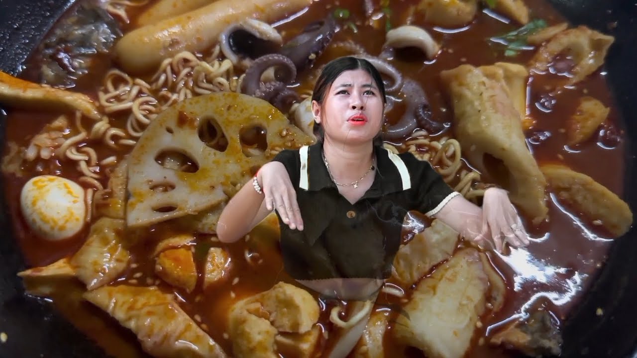 မာလာမောက်ချိုက်စားရင်း ဟင်းရည်အိုးထဲကျသွားတာတဲ့ 😲🥀