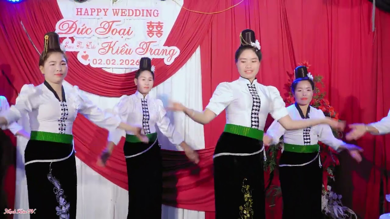 Vũ điệu sôi động ĐVN gia đình nhảy mừng lễ thành hôn Đức Toại + Kiều Trang bản Có Xã Mường Hung.