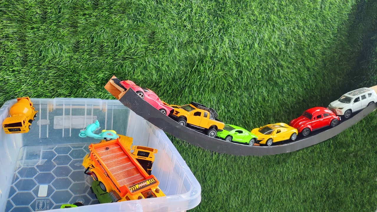 MiniCars Disney Pixar Cars Lightning McQueen And Friends Play And Jumping In The Water Part 15