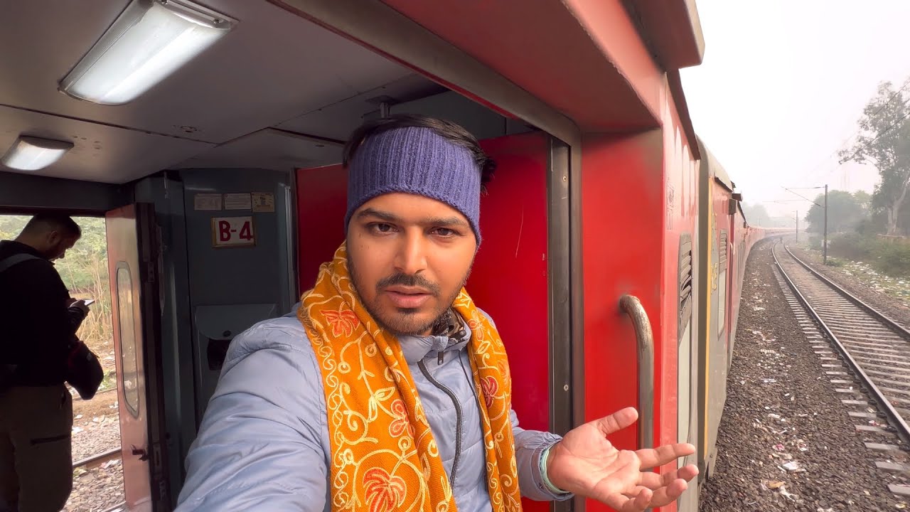 12582-New Delhi Banaras SF Exp train*Is wajah se late ho rahe sabhi train