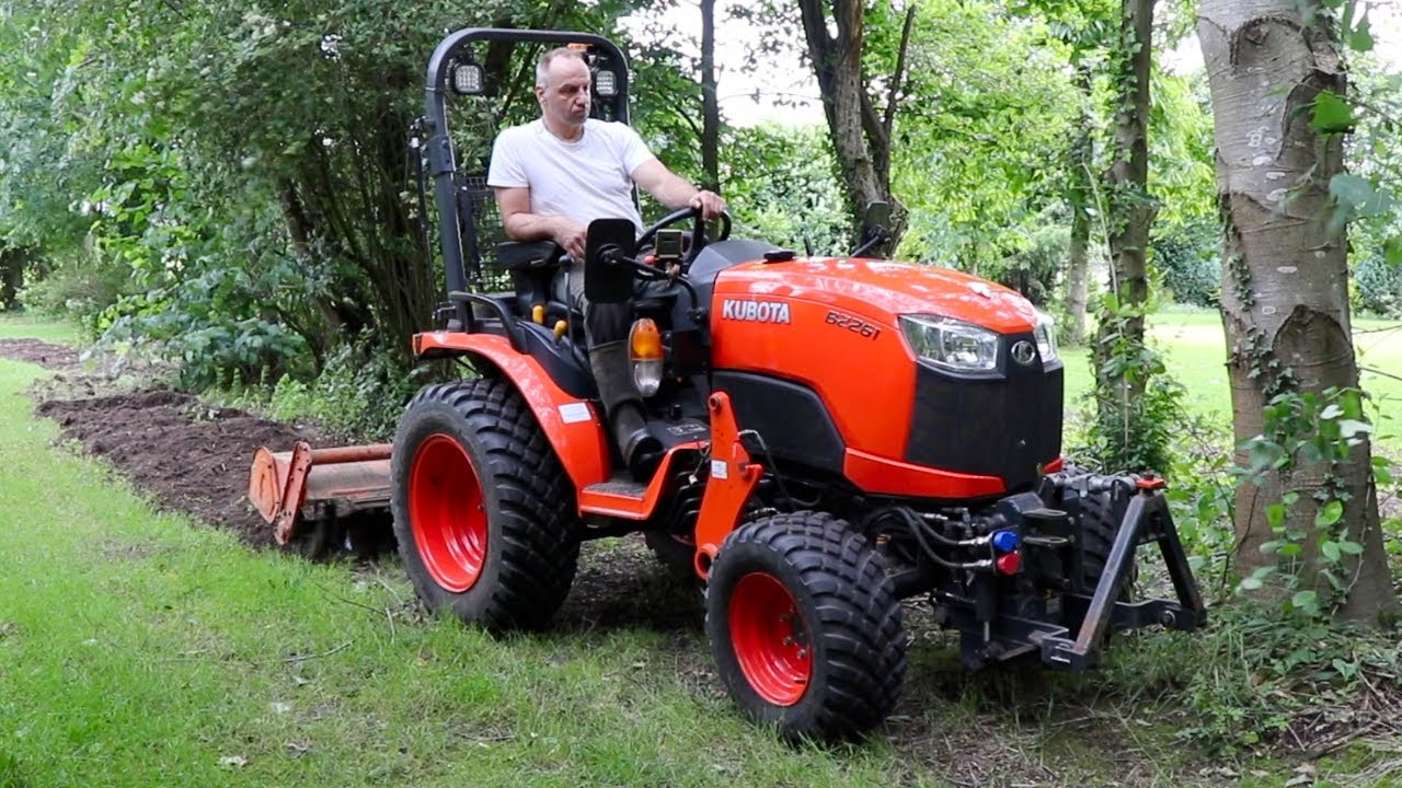 Подготовка к посеву травы с использованием компактного трактора Kubota B2261