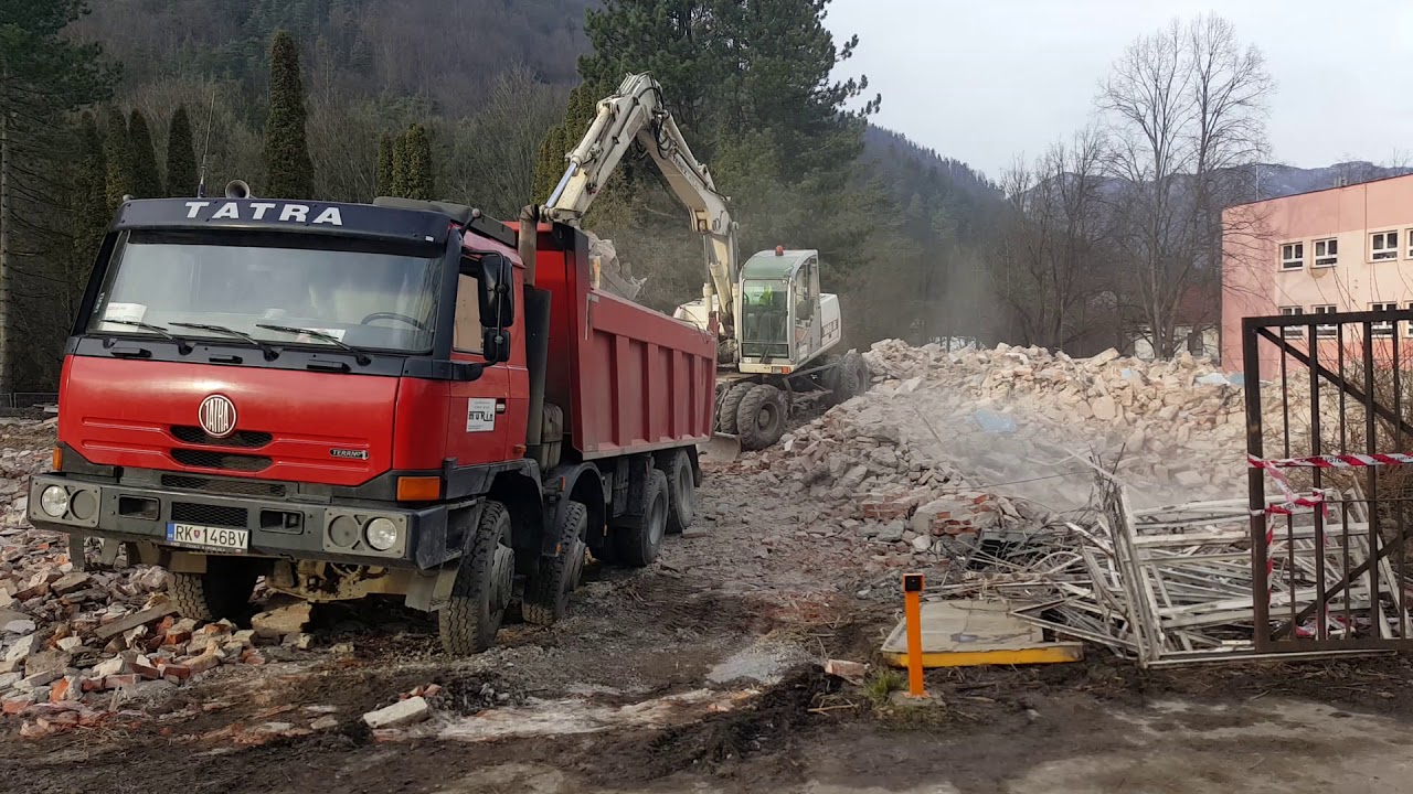 Tatra 815 terrno 1 8x8 a Atlas Terex 1605 M