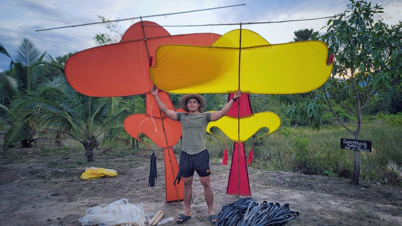 Flying big kite in the farm, បង្ហោះខ្លែងឯកខ្មែរយើង🥰