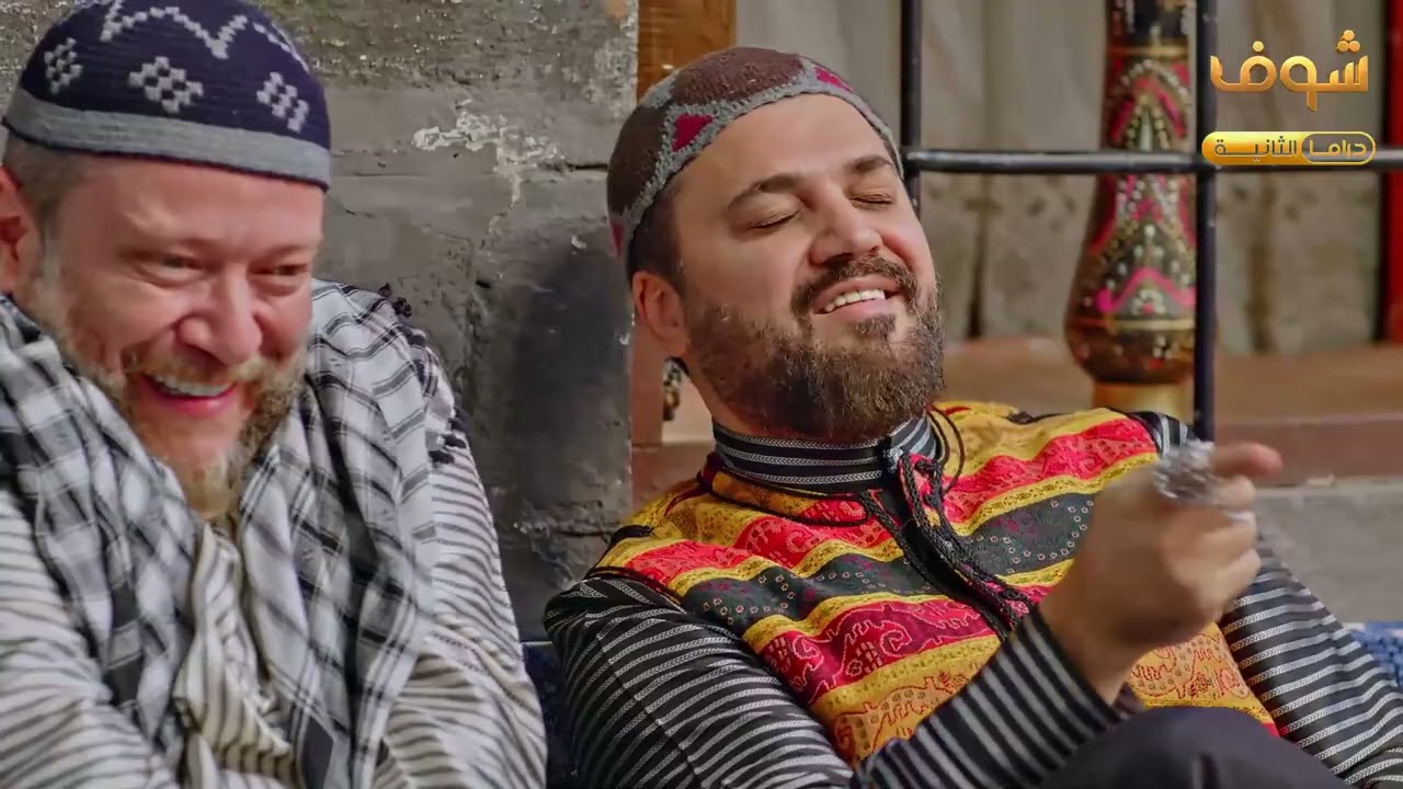 الصهر الفهمان بيتدخل وبحط ايدو بكل قصة مشان يبان ذكي وحربوق بس المشكلة انه كل ما يفوت بقصة بيخربها😂