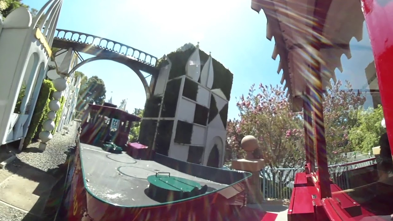 [DL] Disneyland Railroad Train 4K 360&deg; Outside Middle