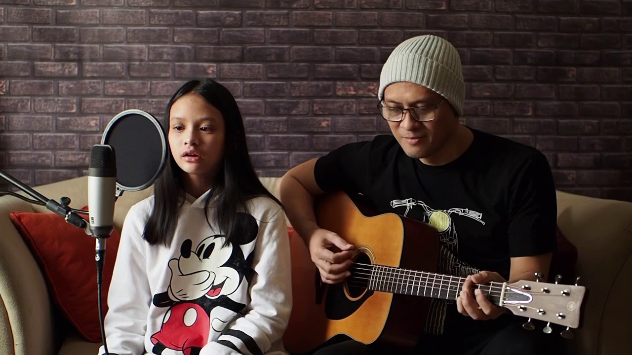 SHORT COVER WITH AISHA