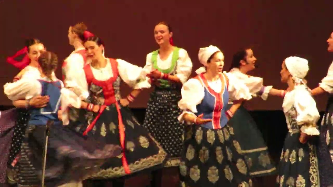 Folklórny súbor zobor- 66 výročie  Polúvskie krútenia