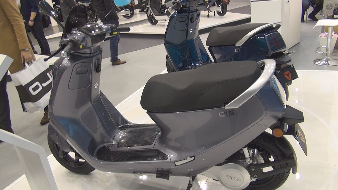 Yadea C1S (2020) Exterior and Interior