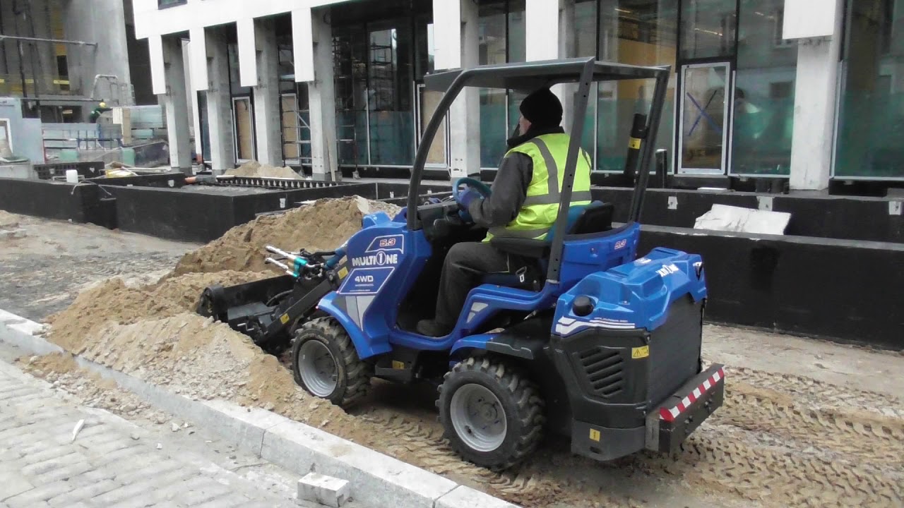 Miniładowarka Multione 5.3 VARSO TOWER - Budowa Najwyższego Wieżowca w UE - www.akant-ogrody.pl