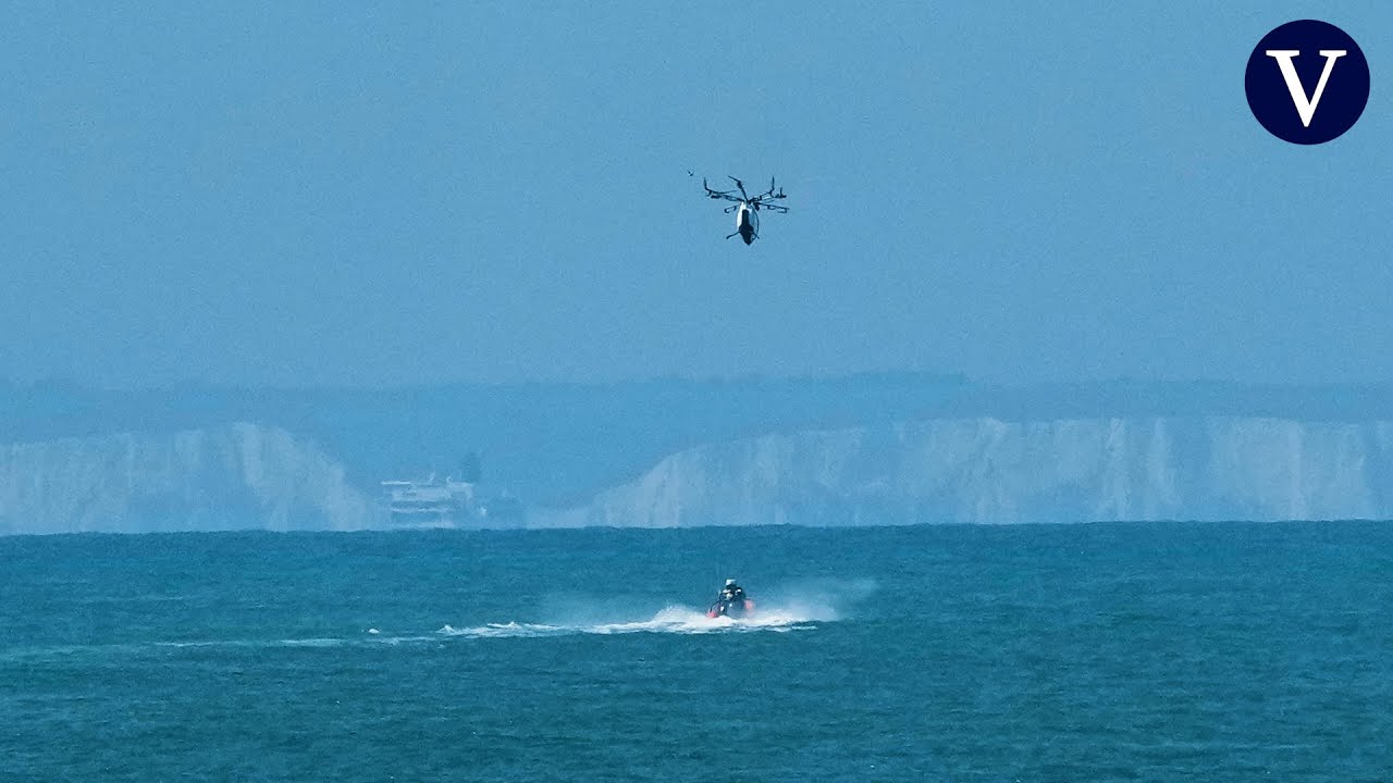 Un piloto francés intenta cruzar el Canal de la Mancha con su 'Air Scooter' y acaba en el mar