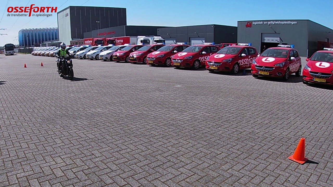 Stapvoets rijden motor - AVB motor rijles Limburg