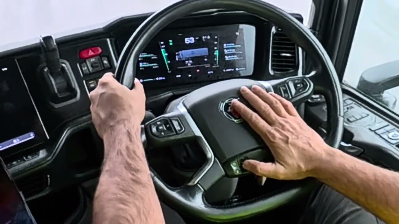 Truck Driving in the Rain 🚛🌧️ | Motorway Safety Tips + Life as an HGV Driver