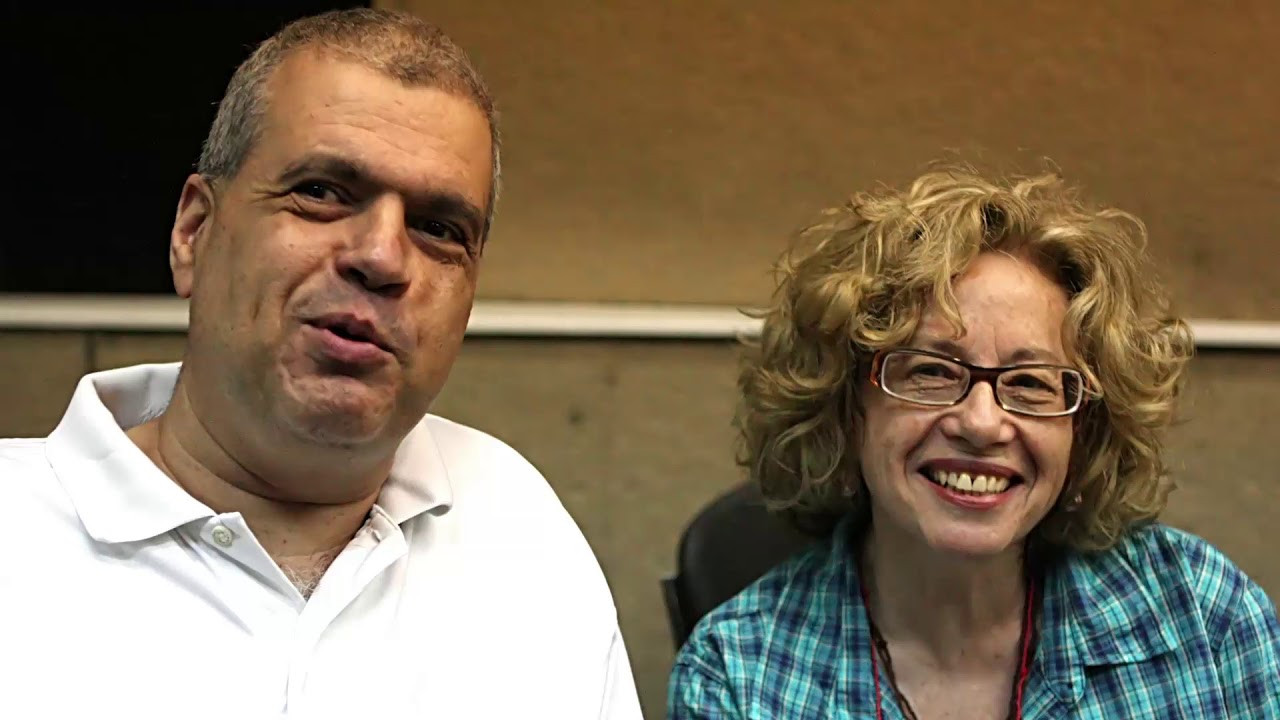Eli Lapid interviews Chava Alberstein אלי לפיד מראיין בתכניתו 