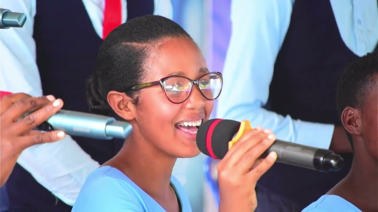 TUTAMLAKI BWANA || BARIADI YOUTH CHOIR LIVE PERFORMANCE KATIKA SABATO YA UIMBAJI JIJI LA MWANZA