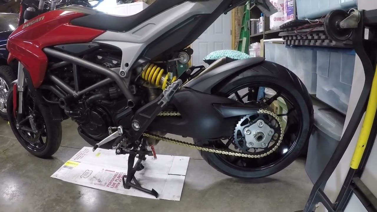 Ducati Hyperstrada / Hypermotard 821 - Drive Chain Tension Adjustment to Spec