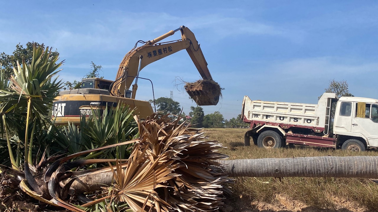 Excavator facilitates excavation work well
