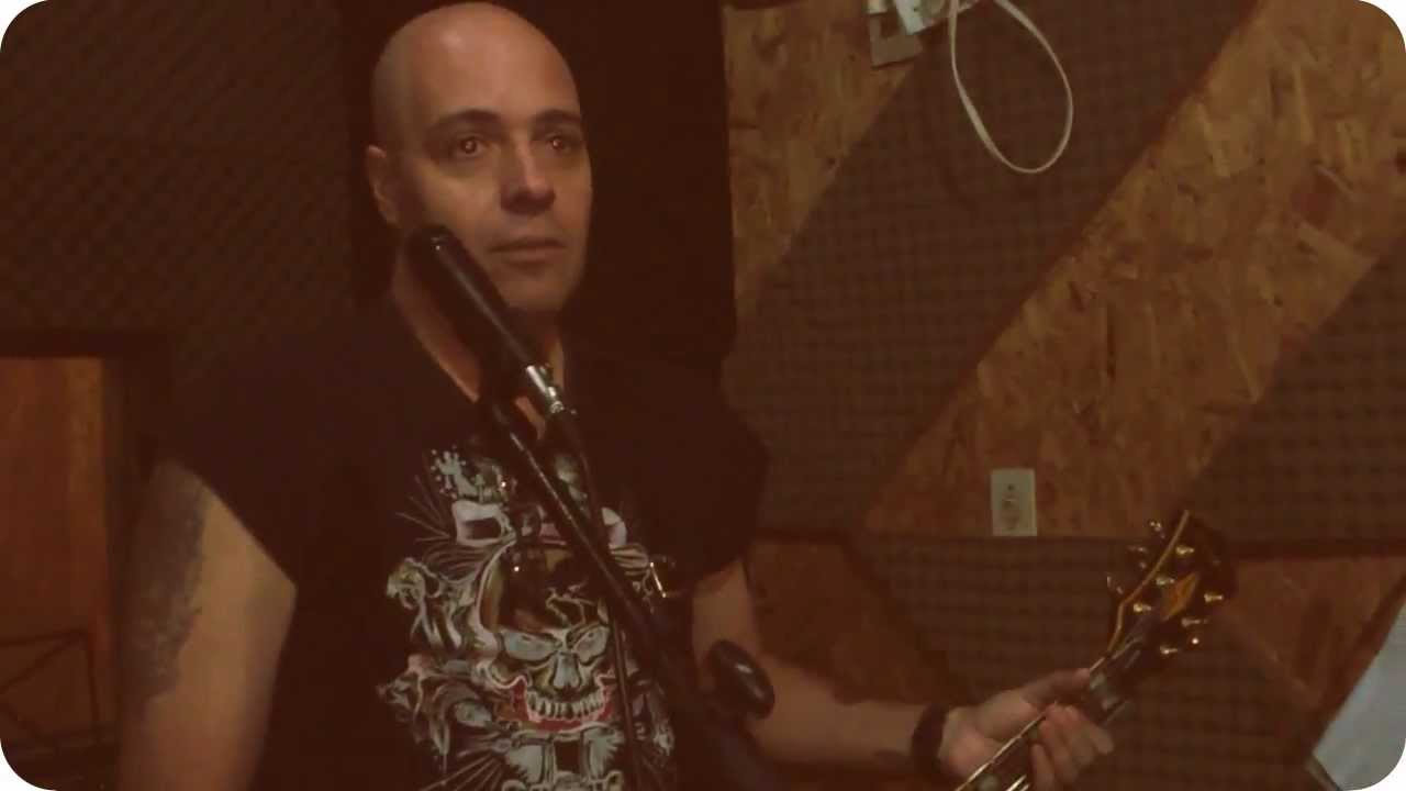 Thor/Porrada playing Thor live at Studio Gruta 2012
