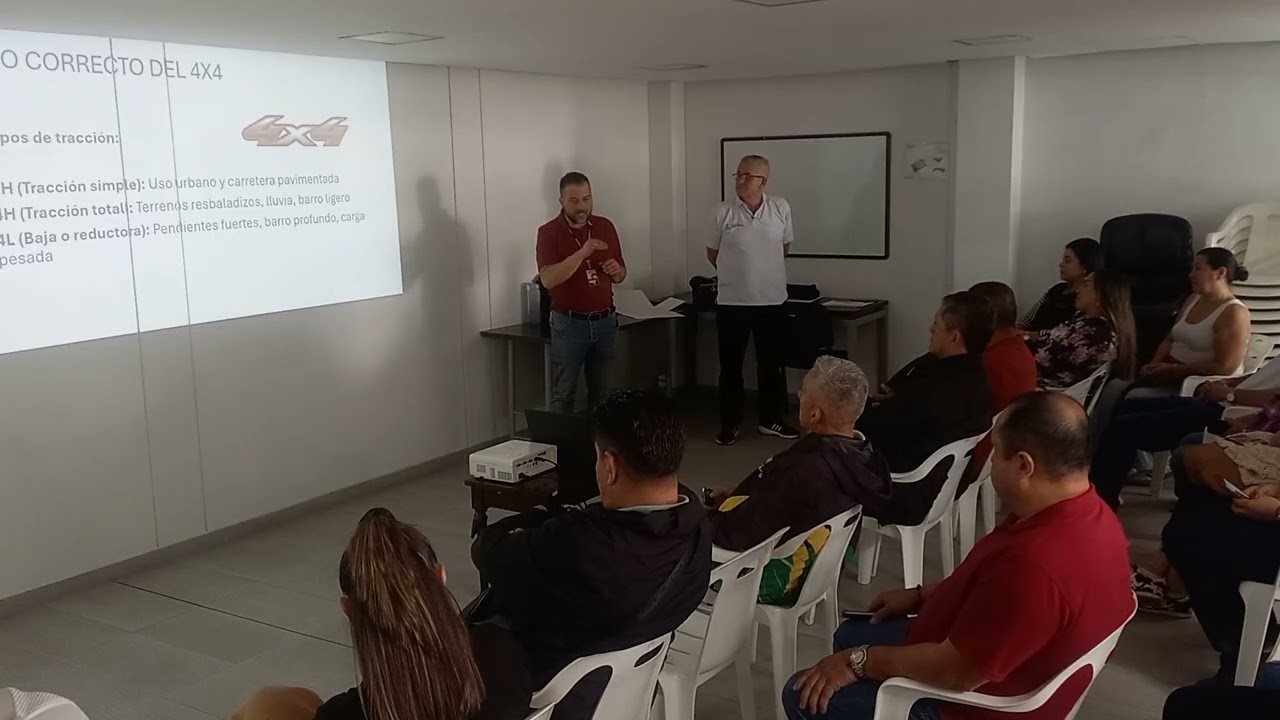 Capacitación Vehicaldas  Vehículos nuevos Hilux