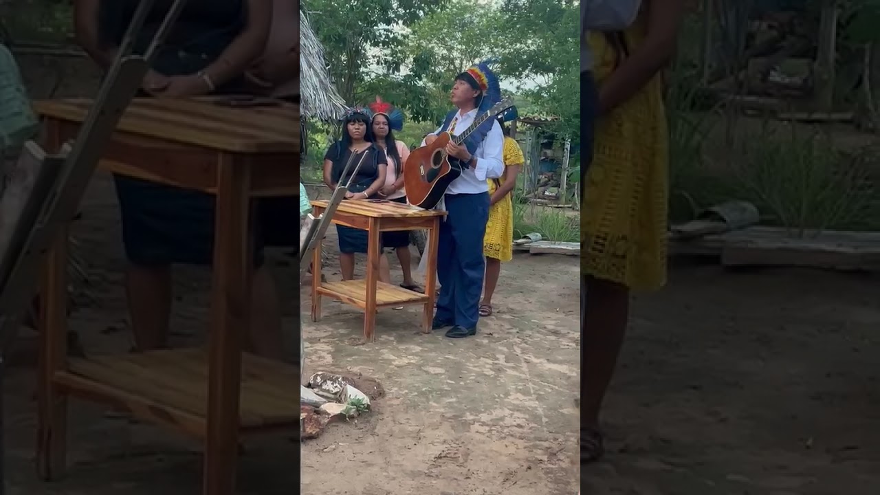 Hinos CCB &iacute;ndios cantando hino