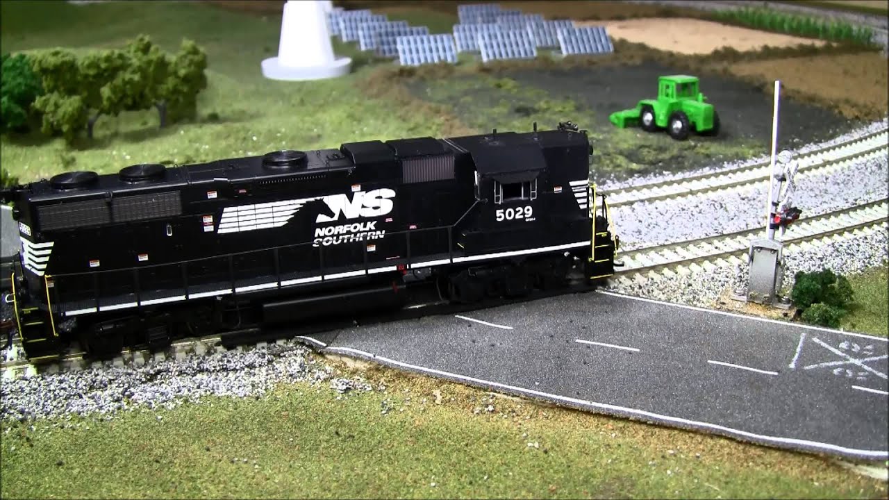Обзор: Atearn GP38-2 DC/DCC Tsunami Sound