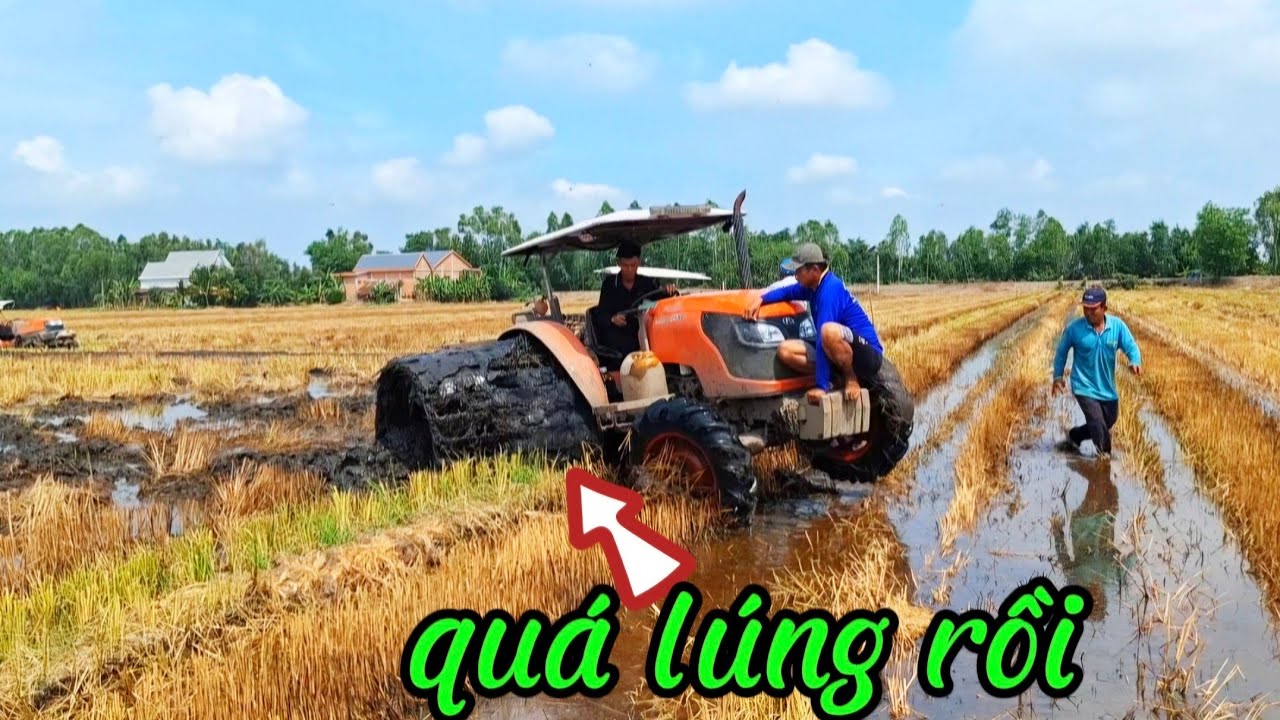 toàn cảnh máy xới kubota bị xa lầy