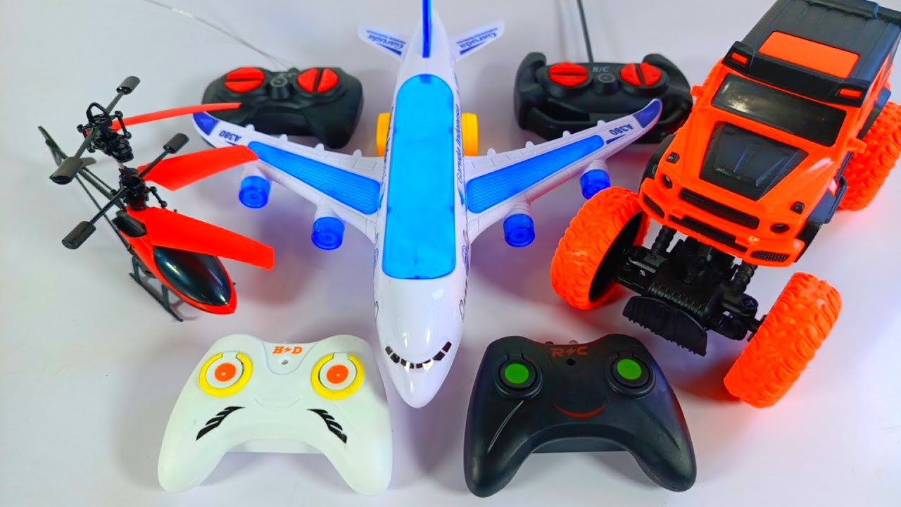 RC Flight Deck Unboxing: Transport Helicopter Meets Retro City Vehicles
