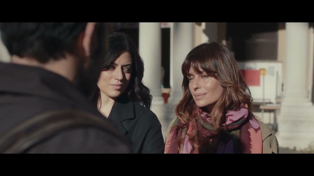2 cuori e 2 capanne, film di Massimiliano Bruno - Clip 2: Toc toc, occupazione