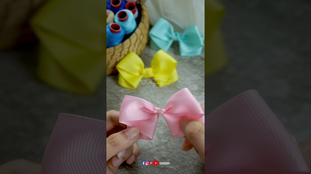 Simply unique bows out of grosgrain ribbon 🎀