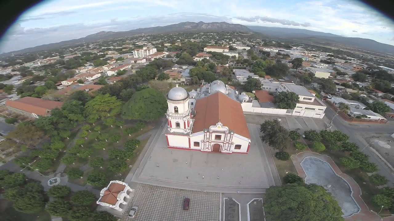 TBS DISCOVERY PRO Video parcial aéreo de la Ciudad El Tocuyo, Venezuela.