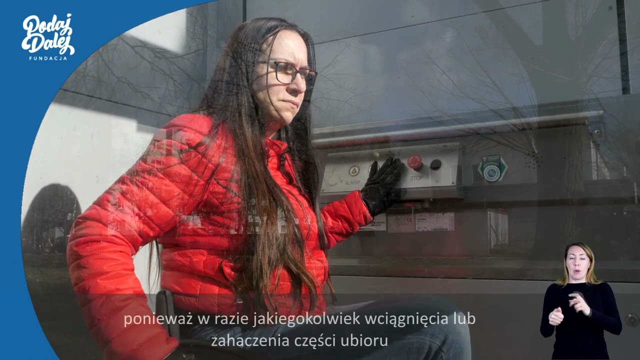 Przestrzeń wejściowa do mieszkania dostępna dla osoby z niepełnosprawnością narządu ruchu.