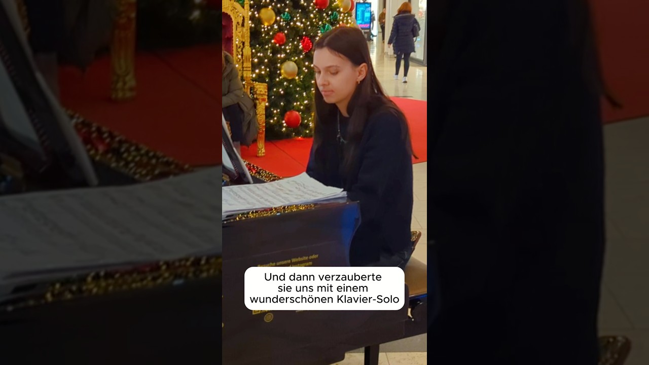 She plays a GORGEOUS piano piece on a public piano 🎹🎼 