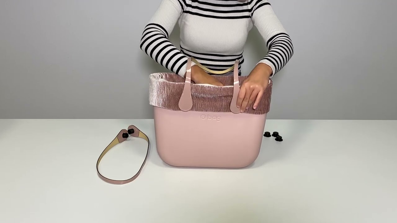 O bag with trim and long handles