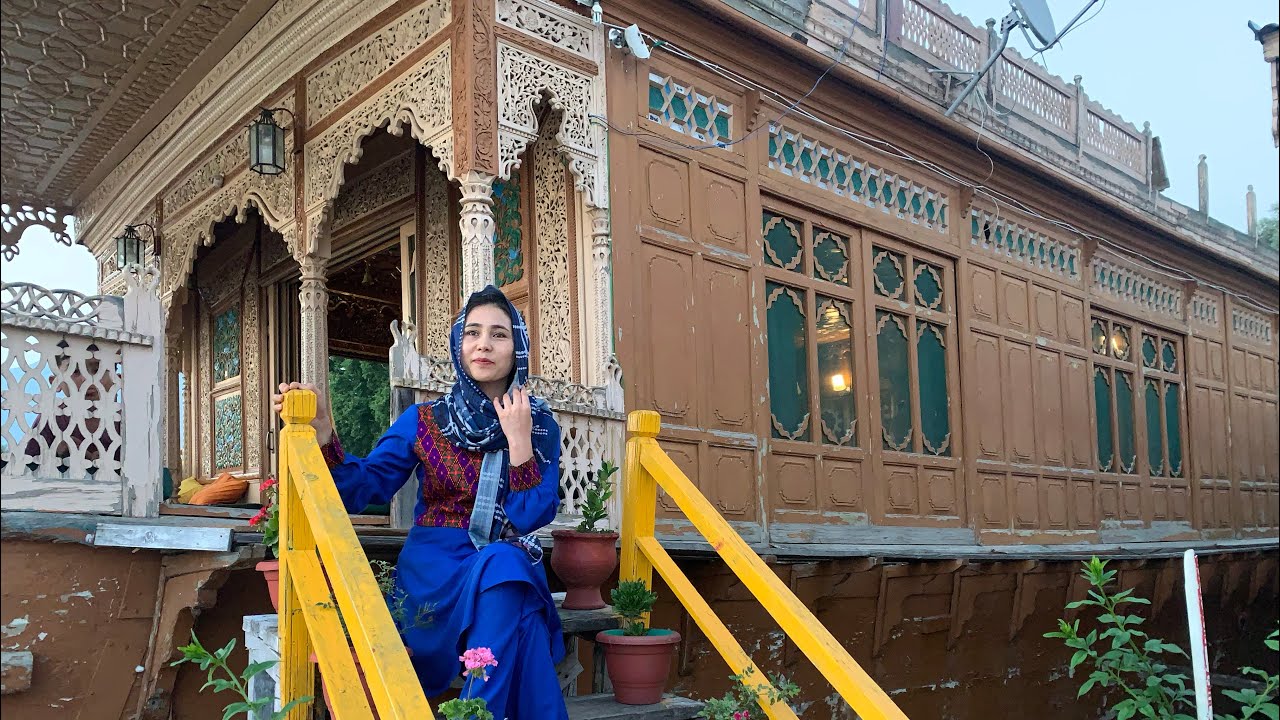 Best Houseboat || Houseboat in Kashmir || Srinagar Houseboat AmazingHouseboat in Srinagar Kashmir |