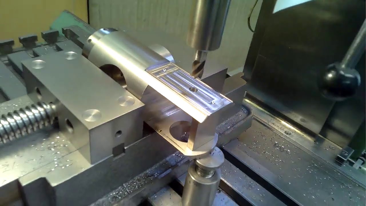 Почему при фрезеровании окружностей с помощью УЦИ я выбираю сверление по дуге