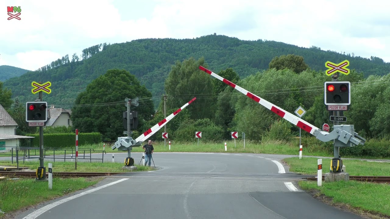 Železničn&iacute; přejezd Petrov nad Desnou zast&aacute;vka [P9145] - 19.7.2025 / Czech railroad crossing