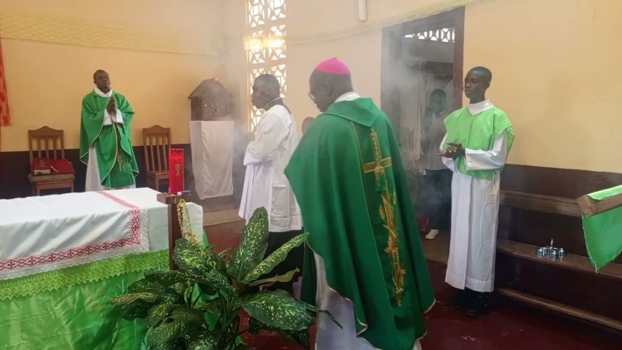 VISITE PASTORALE DE MONSEIGNEUR TOUSSAINT A MOUNGOUNDOU-SUD