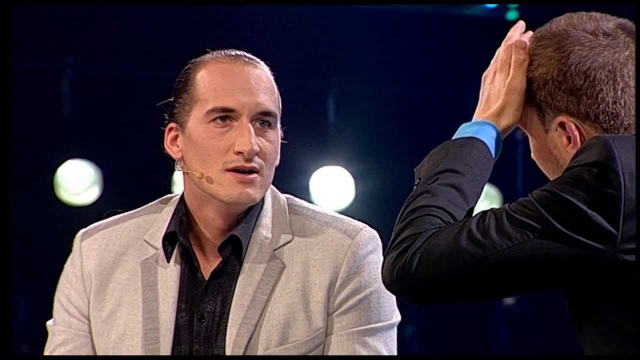 Klemen Slakonja Vidu Valiču odreže čop