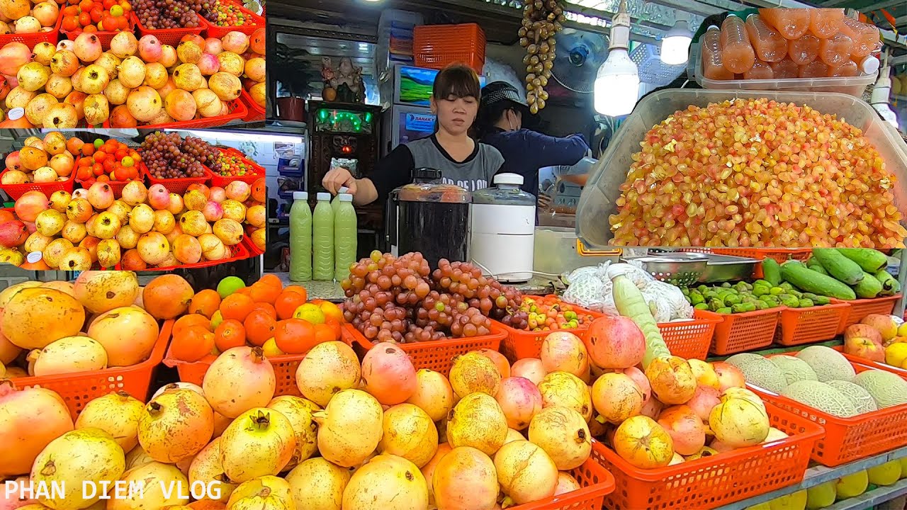 Nước ép lựu 35k/chai cùng đủ loại trái cây ép nguyên chất siêu ngon trên vỉa hè Sài Gòn