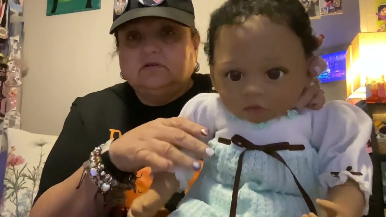A BEAUTIFUL ASHTON  DRAKE BOX OPENING ALICIA DOLL