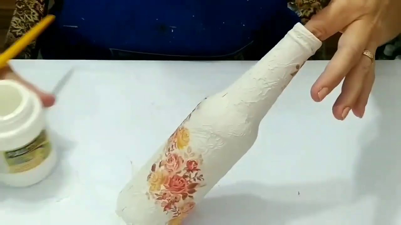 DIY GARRAFA DECORADA COM PAPEL DE SEDA COLORIDO!! ENCANTADOR- Vídeo versão rápida