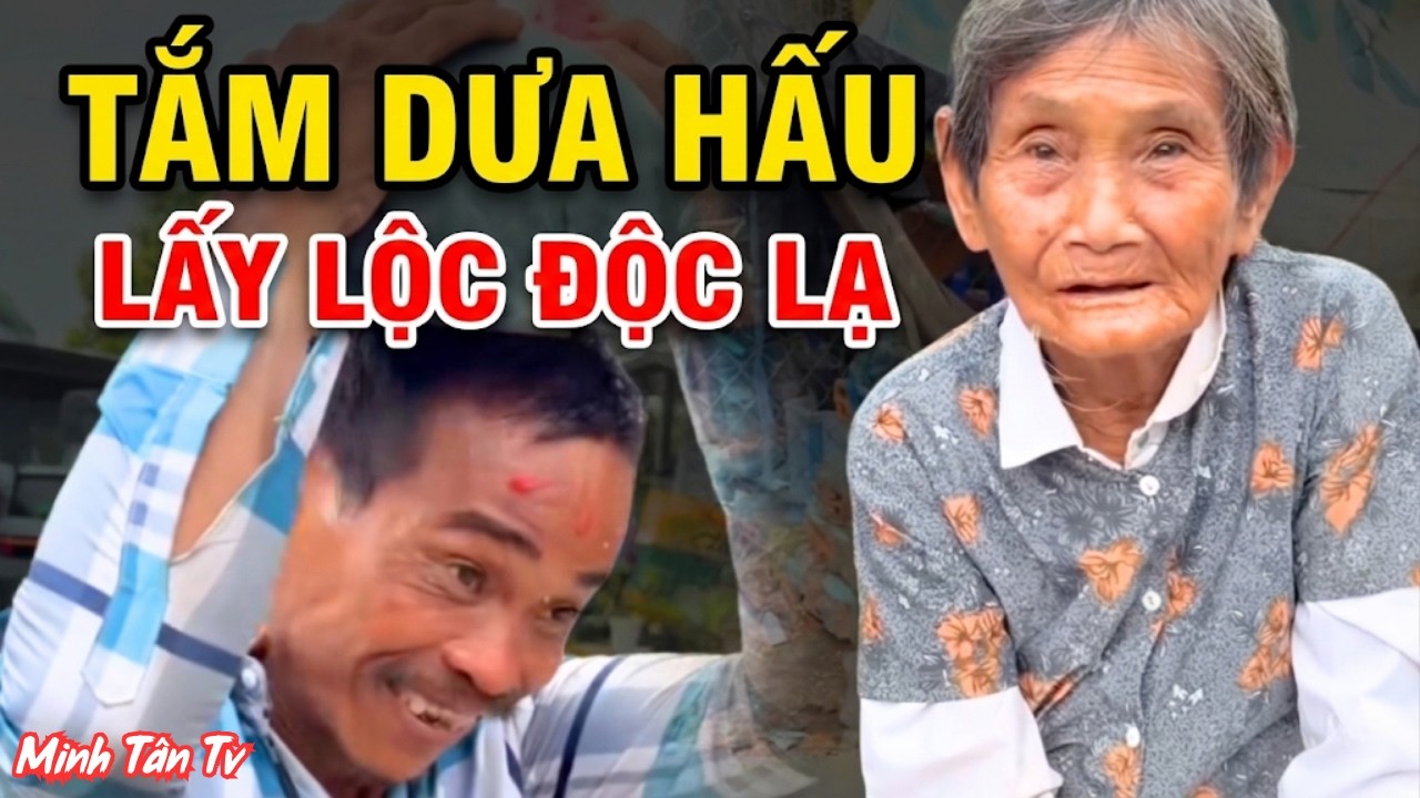 Bất Ngờ Xuất Hiện Người Đàn Ông Tắm Bằng Dưa Hấu Để Lấy Lộc Đầu Năm Khiến Mẹ Cạn Lời - Minh Tân TV