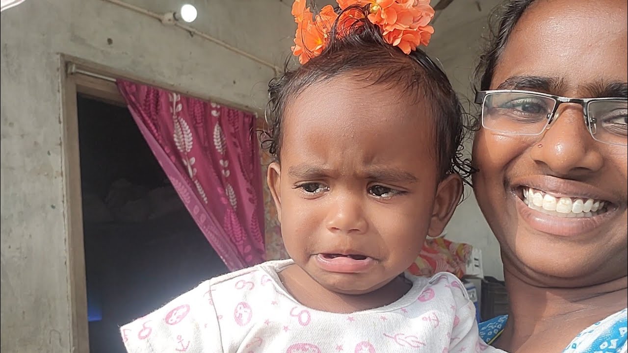 🥹మా అమ్మ  నాయనమ్మ తీసుకొని ఊరికి వెళుతుందని నా చిట్టి తల్లి అయితే మామూలుగా ఏడవట్లేదు అమ్మ వెళ్తుందని