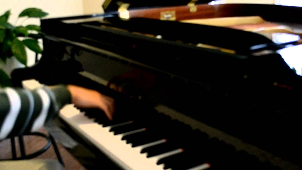Alvin and the Chipmunks: Christmas Don't be Late on the Piano