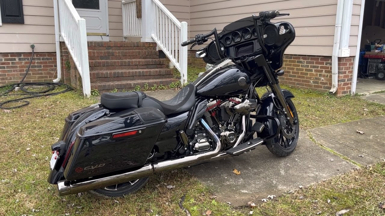 🎱 Harley Street Glide CVO Custom Build